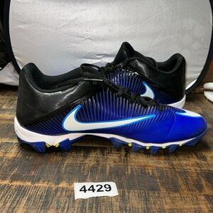 Nike fast flex us12 football cleats preowned. Need cleaned